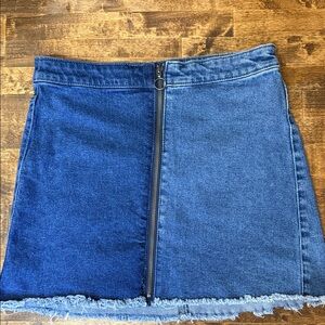 WILD FABLE Y2K 2-Tone Front Zip Frayed Hem Denim Mini Skirt Size 10